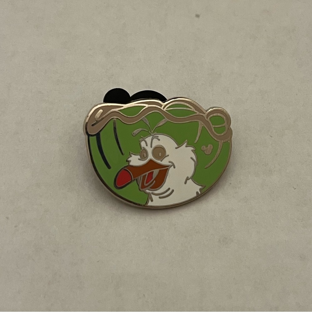 Disney The Little Mermaid Scuttle Shell Pin